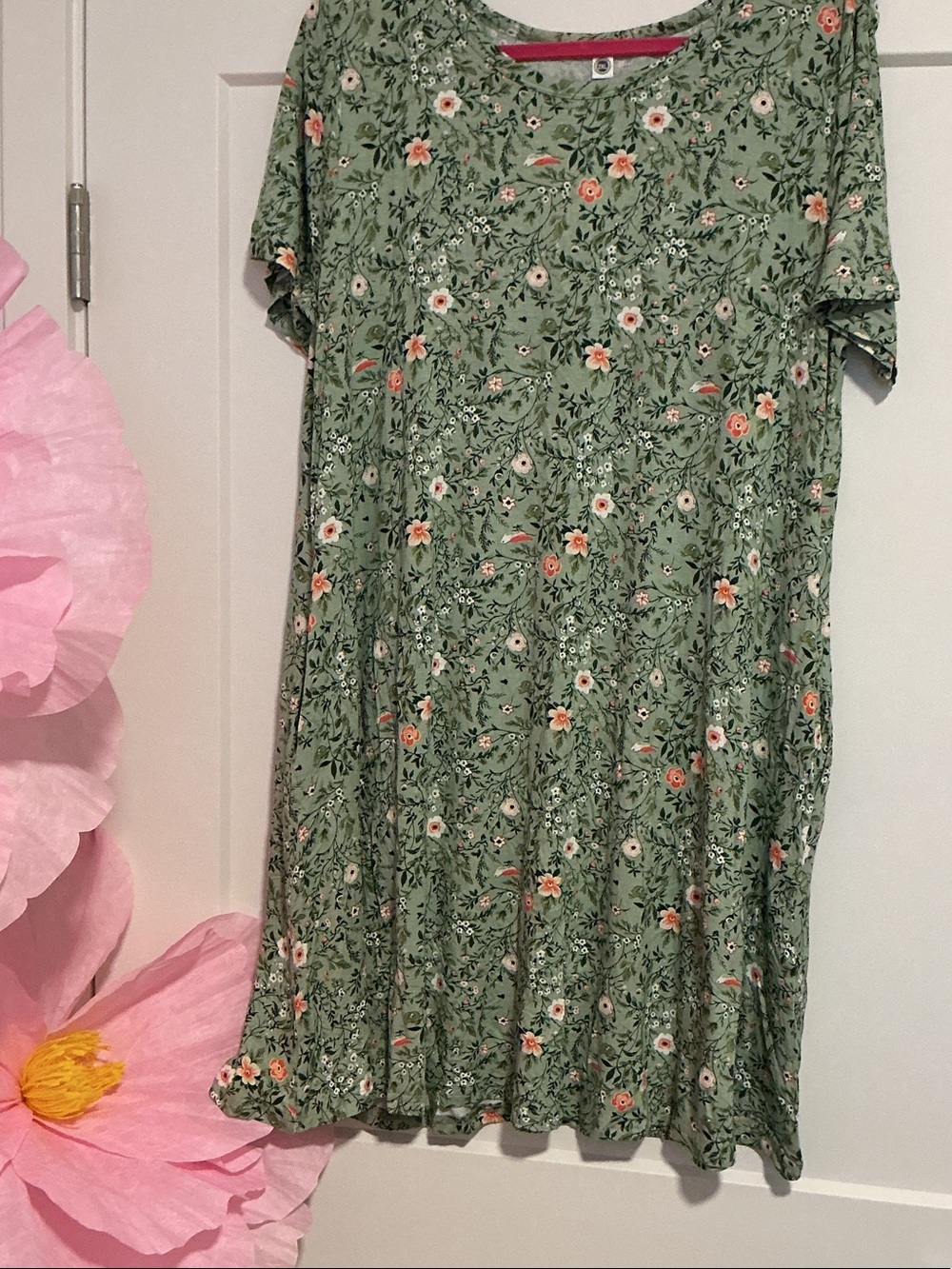 Cute Floral Swing Dress with Pockets 
Plus Size 3X New
